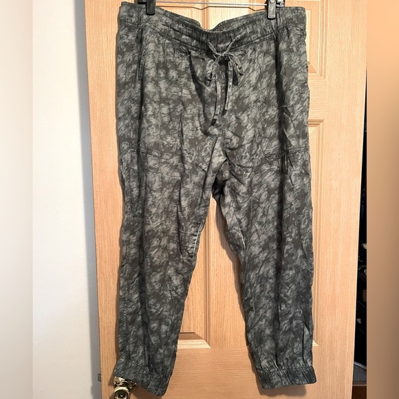 Orvis Women's Midweight Relaxed Fit Jogger - Picture 1 of 13